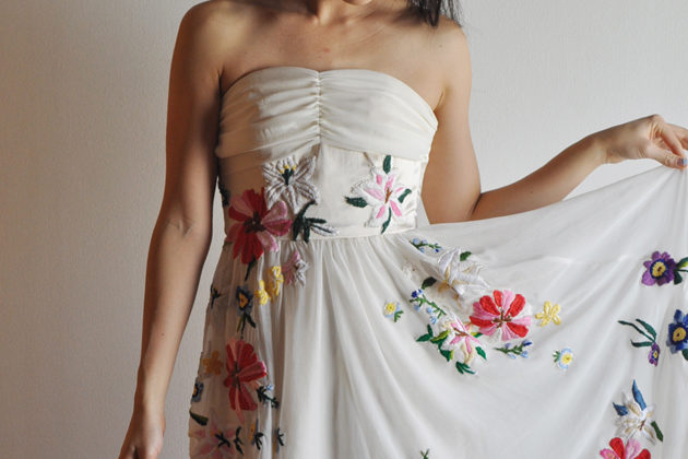 手刺繍ドレス