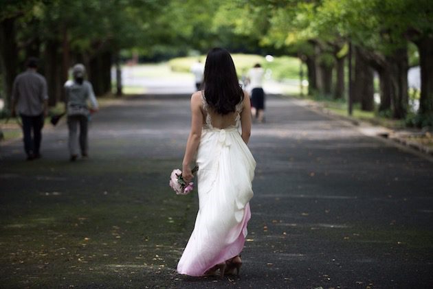 結婚式前撮り　レンタルシルクドレス