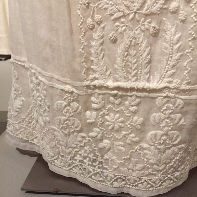 ホワイトコットン　刺繍ドレス　アルバニーインスティチュート