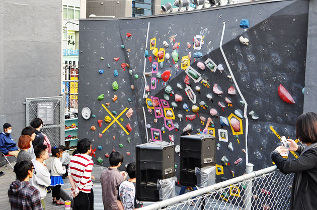 rock climing at shibuya fashion festival1