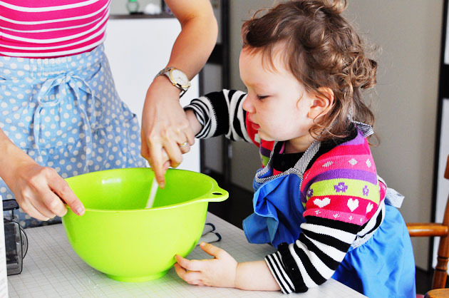 baking banana muffins1