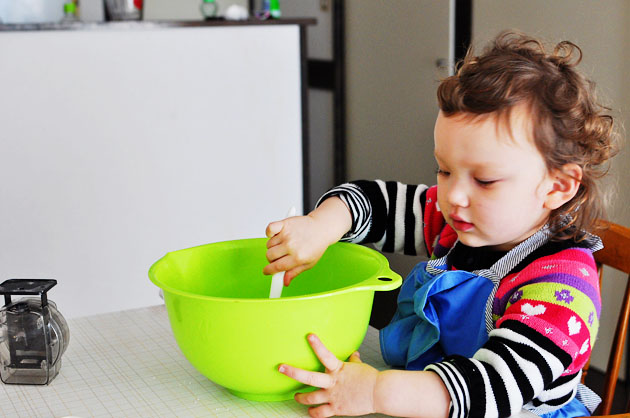 making banana muffins2