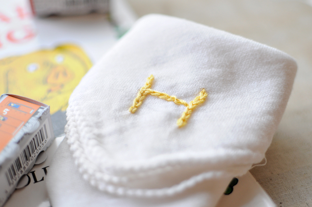 baby cloth initial embroidery2