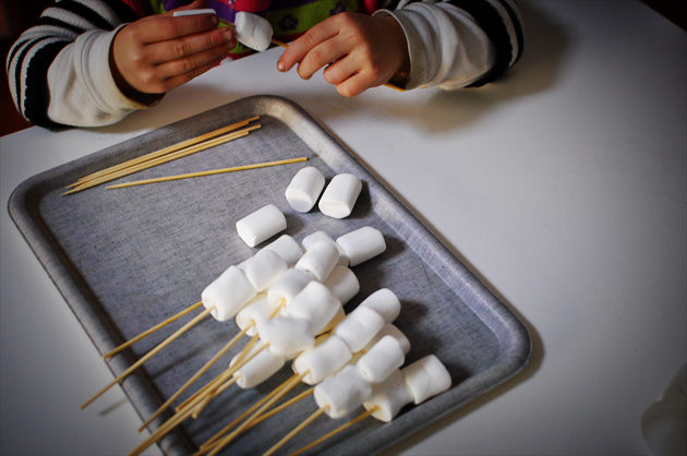 easy marshmallow pops with kids by vivat veritas4