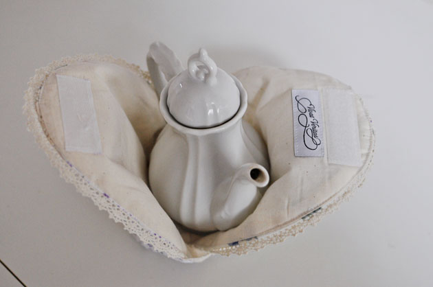 vivat-veritas-teapot-cozy