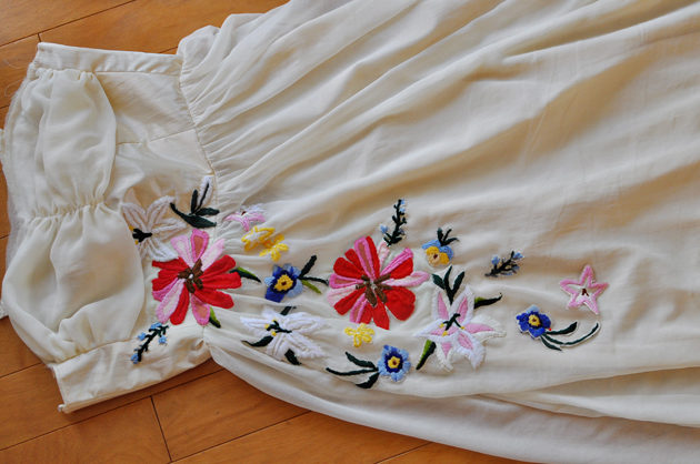 embroidery-dress-vivat-veritas